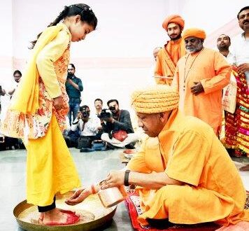 मुख्यमंत्री ने कन्या पूजन कर नारी शक्ति के सम्मान का दिया संदेश