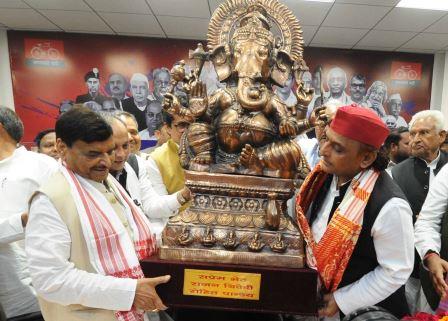 सपा में कई नेताओं और शिक्षकों का शामिल होना, 2027 में सत्ता परिवर्तन का संकल्प