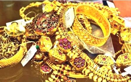 10 लाख के सोने-चांदी के आभूषण बरामद, कार सहित दो गिरफ्तार