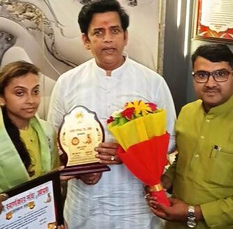 जेवर लूटने आए बदमाशों से भिड़ी अमृता की बहादुरी को नमन : ऋषि मोहन वर्मा, प्रदेश अध्यक्ष RSM
