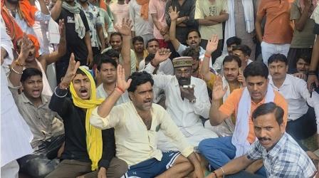 “सांसद जी! हमारी बीवी कह रही है कि कैसे भाजपा के नेता हो, जब लाइट ही नहीं दिला पा रहे हो।”