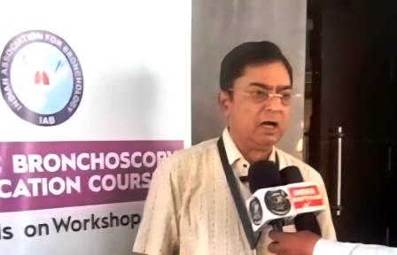 खांसी में खून आने को केवल टीबी समझना खतरनाक, ब्रोंकोस्कोपी से होती है सही पहचान : डॉ. सूर्यकान्त
