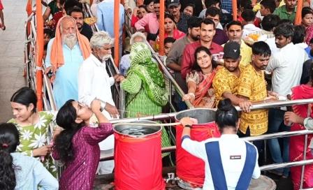 भीषण गर्मी में भी अटूट आस्था, काशी विश्वनाथ धाम में श्रद्धालुओं के लिए व्यापक इंतजाम