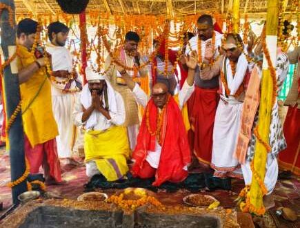 सनातन परंपरा के पथ पर पंचकोशी यात्रा, काशी की सेवा ही मेरा परम धर्म : अजय राय