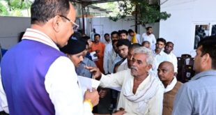 जनता की समस्याओं के समाधान को सर्वोच्च प्राथमिकता, केशव मौर्य ने सुनीं सैकड़ों फरियादें