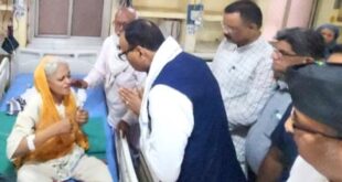 डिप्टी सीएम ब्रजेश पाठक का अस्पताल निरीक्षण, महिला मरीज से जोड़े हाथ; गंदी चादर बदलवाकर दिए सख्त निर्देश