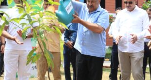 एक दिन में 10 लाख पौधे लगाकर यूपी पुलिस ने रचा कीर्तिमान, डीजीपी ने किया वृक्षारोपण