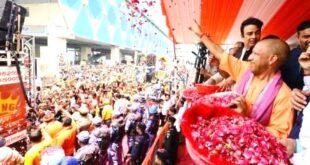 मेरठ में कांवड़ियों पर बरसे फूल, सीएम योगी ने किया शिवभक्तों का स्वागत