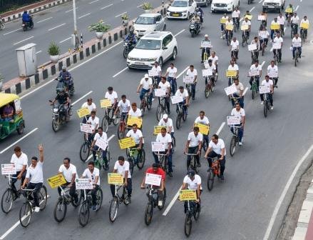 जन भवन से निकली साइकिल रैली, नशे के खिलाफ कार्मिकों ने दिया जागरूकता का संदेश