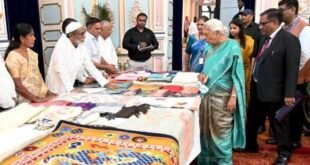 राष्ट्रीय हथकरघा दिवस पर राज्यपाल ने बढ़ाया बुनकरों का हौसला, हस्तशिल्प विश्वविद्यालय की स्थापना पर दिया जोर