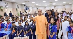 स्मार्टफोन से बनाएं दूरी और अच्छी किताबों को जीवन का हिस्सा: सीएम योगी