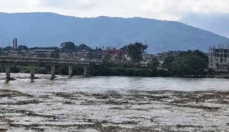 कुशीनगर के गांवों पर बाढ़ का खतरा, नेपाल में भूस्खलन से नारायणी उफनाई, प्रशासन ने कराया अलर्ट