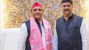 अयोध्या से सपा का पहला चुनावी संदेश, पवन पांडेय का नाम लेकर अखिलेश ने दिए बड़े संकेत