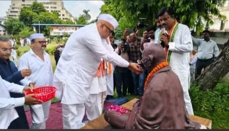 अजय राय ने कांग्रेस मुख्यालय में फहराया तिरंगा, बोले- एकता-अखंडता की रक्षा का लें संकल्प