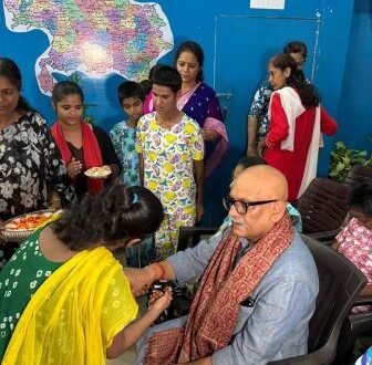 अजय राय पहुंचे पाल मर्सी होम, मानसिक रूप से अस्वस्थ बच्चियों से बंधवाई राखी