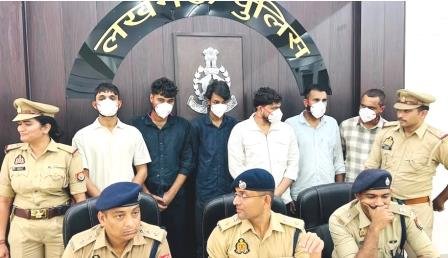 फर्जी आइडी, असलहा और अपहरण से कारोबारी से 13 लाख व जेवर ऐंठे, छह गिरफ्तार