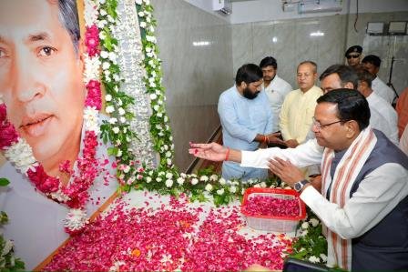 अनिल शर्मा के निधन पर पंकज चौधरी ने दी श्रद्धांजलि, परिजनों को बंधाया ढांढस