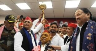 पूर्व मंत्री राम आसरे कुशवाहा की सपा में वापसी, कई दलों के नेता समर्थकों संग हुए शामिल