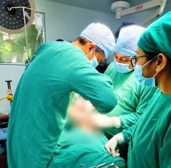 गर्भाशय बचाया, मां बनने की उम्मीद भी कायम; सिविल अस्पताल में 3.5 किलो का जटिल ट्यूमर निकाला