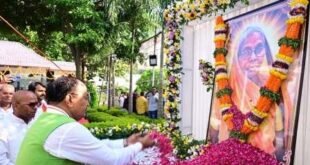 Dy.C.M. केशव मौर्य ने पूर्व सांसद हरीश द्विवेदी की मां को दी श्रद्धांजलि