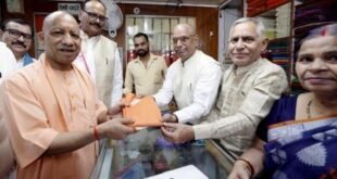 खादी के वस्त्रों पर 30 जनवरी तक 25 प्रतिशत छूट, गांधी-शास्त्री जयंती पर सीएम योगी ने की अपील